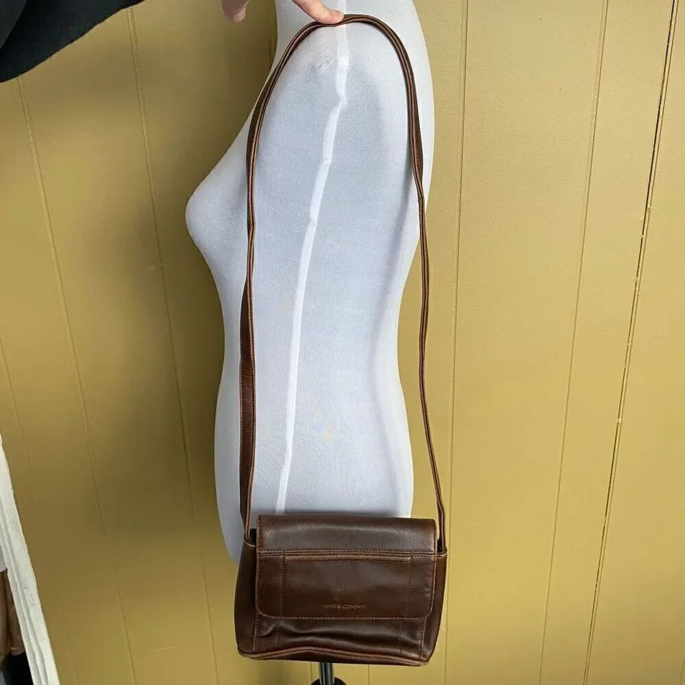 Nine and company crossbody purse w/flap and snap closure brown